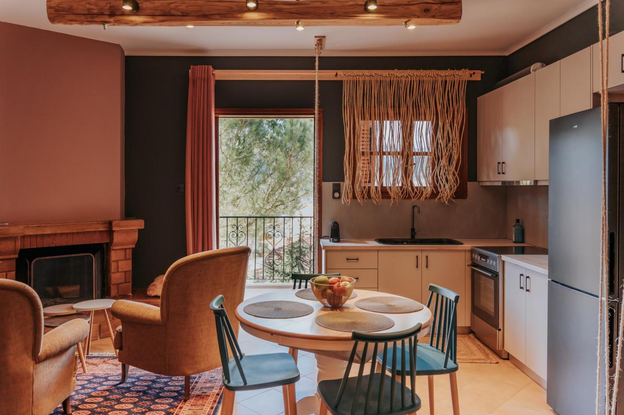 Kalavrita Krinides Apartment And Attics Екстер'єр фото
