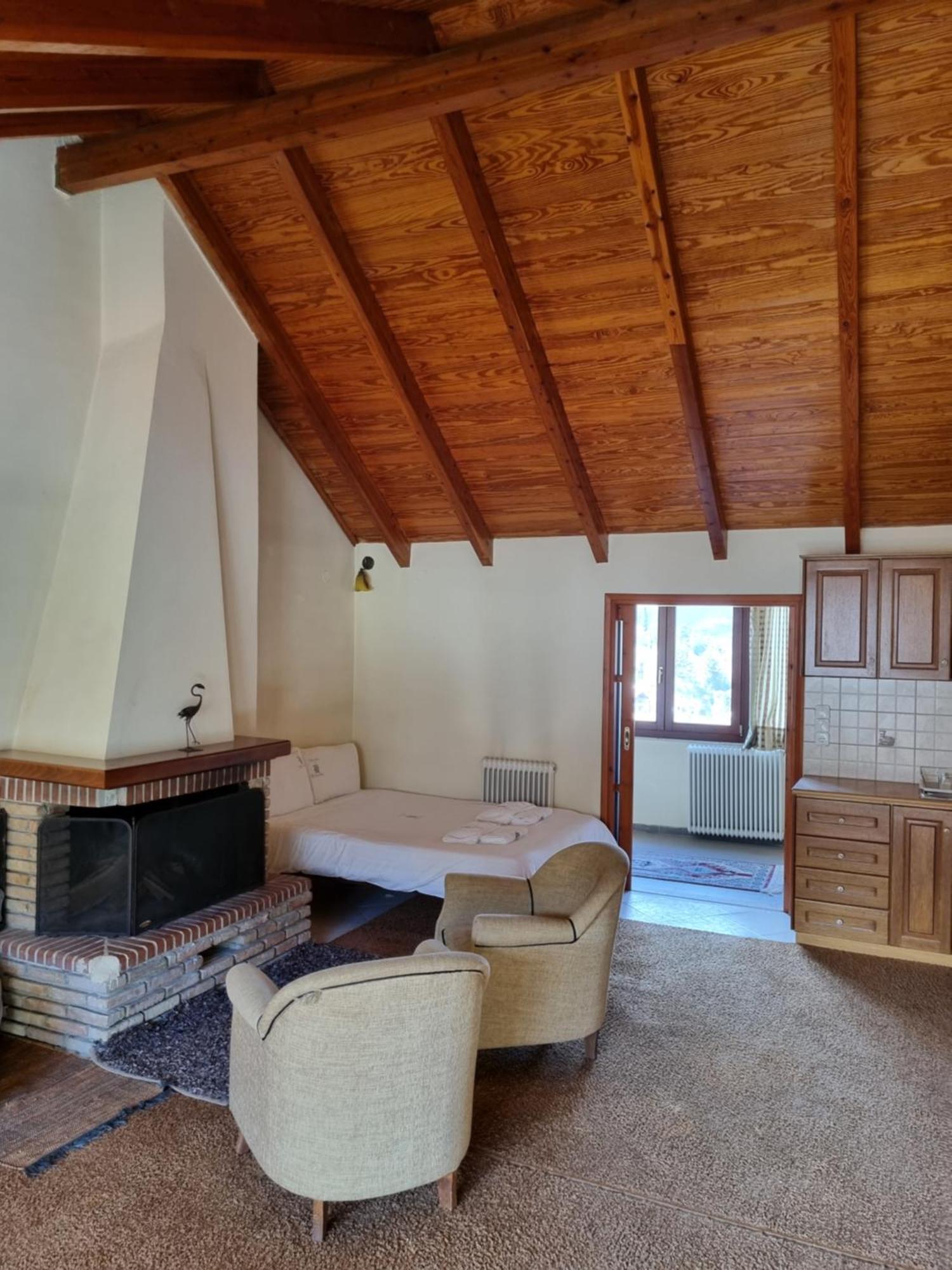 Kalavrita Krinides Apartment And Attics Екстер'єр фото